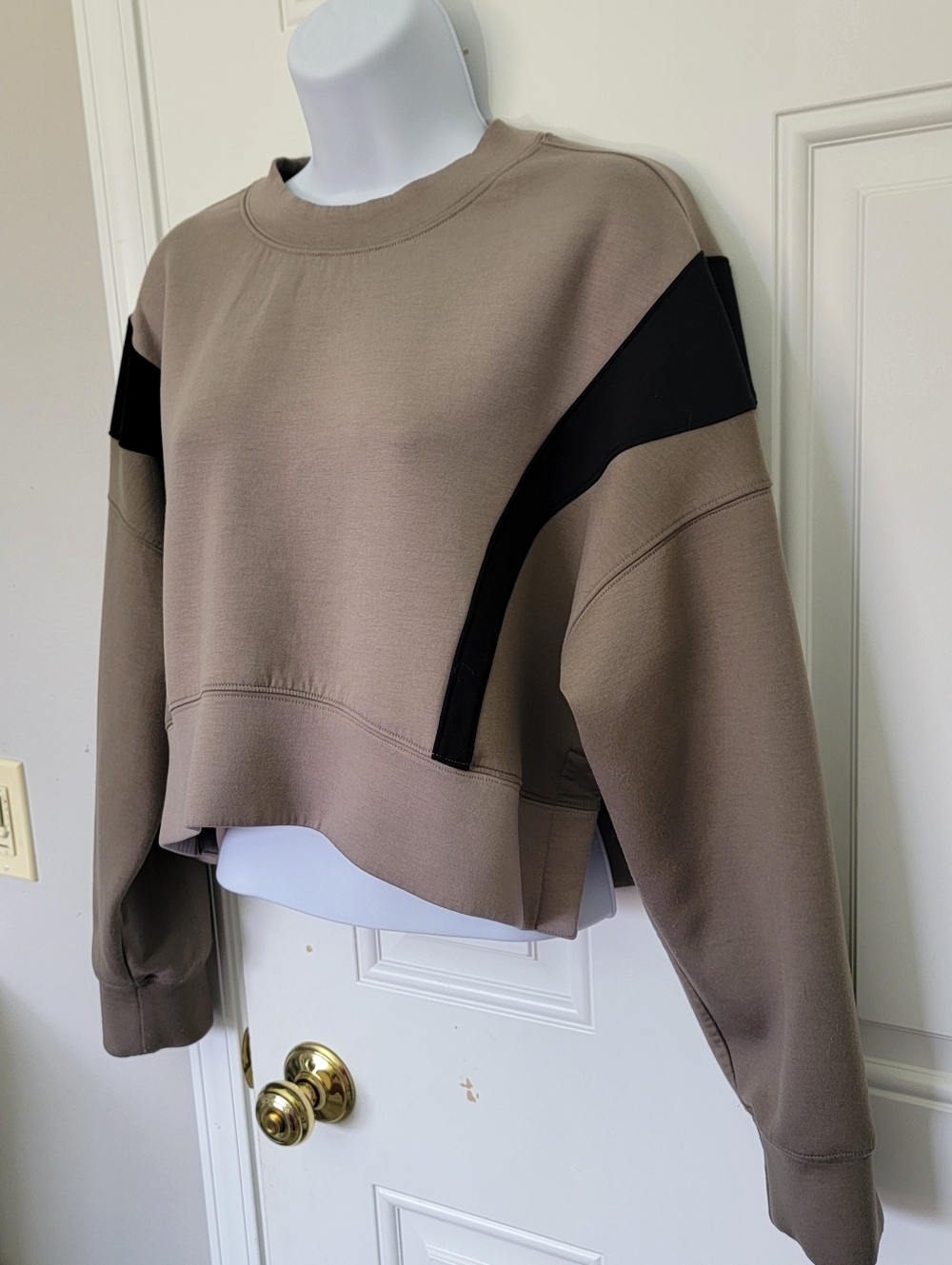 YPB NeoKnit Cropped Pullover Sweatshirt Gray Black Color Block Design Size Small - Picture 4 of 11